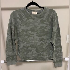 Camo Cropped Sweatshirt